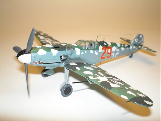 Сборная модель 1/72 самолет BF-109G-5R6 Roten Jager MisterCraft C-108