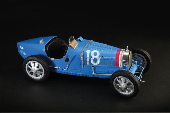 Збірна модель 1/12 автомобіль Bugatti Type 35B Italeri 4710