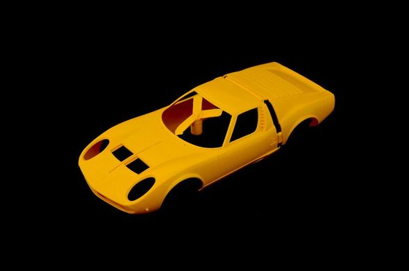 Сборная модель 1/24 автомобиль Lamborghini Miura Italeri 3686