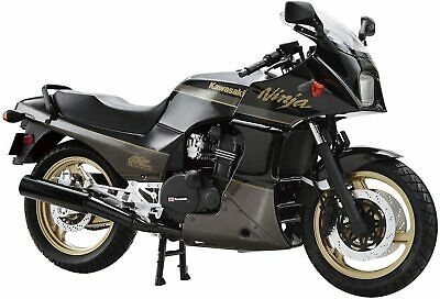 Сборная модель 1/12 мотоцикл Kawasaki GPZ900R Black & Gold Plastic Aoshima 04287