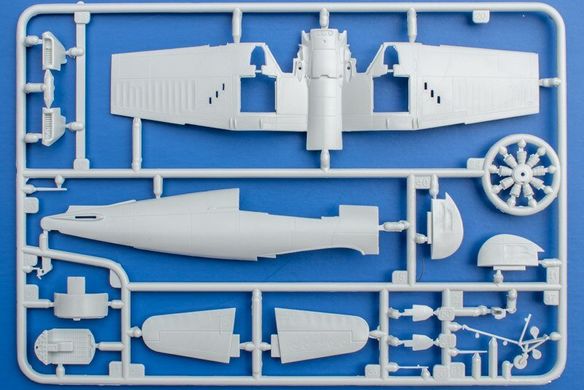 Збірна модель американський палубний винищувач-бомбардувальник F4U-1В Corsair Royal Revell 03917