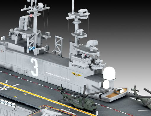 Сборная модель 1/700 штурмовой авианосец USS WASP CLASS Model Set Revell 65178