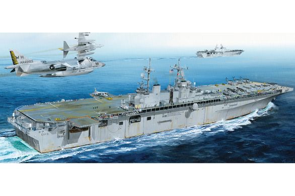 Збірна модель 1/700 військовий корабель авіаносець USS Boxer LHD-4 Hobby Boss 83405