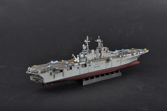 Збірна модель 1/700 військовий корабель авіаносець USS Boxer LHD-4 Hobby Boss 83405