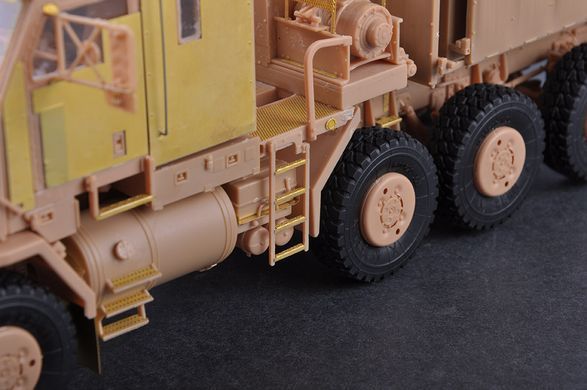 Збірна модель 1:35 тягач M1070/M1000 HETS Hobby Boss 85525