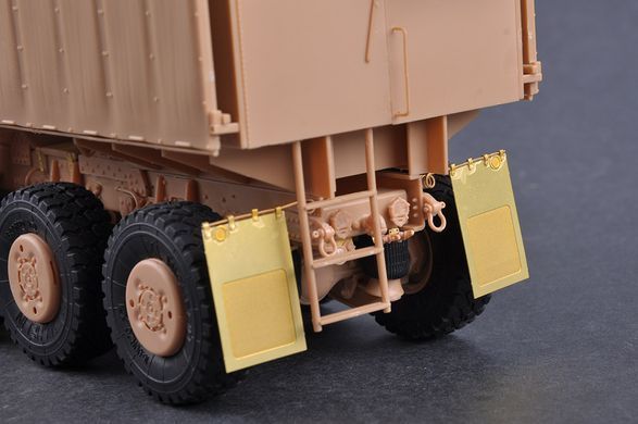 Збірна модель 1:35 тягач M1070/M1000 HETS Hobby Boss 85525
