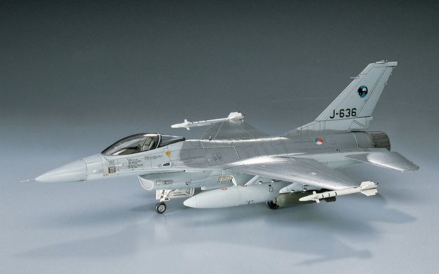 Assembled model 1/72 aircraft F-16A Plus Fighting Falcon U.S. Air Force Tactical Fighter Hasegawa 00231