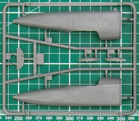 Сборная модель 1/72 самолет СУ-24 МР Su-24MR Fencer-E Trumpeter 01672