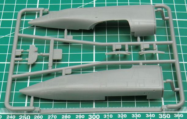 Prefab model 1/72 aircraft SU-24 MR Su-24MR Fencer-E Trumpeter 01672