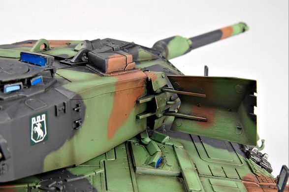 Assembled model 1/35 German tank Dutch Leopard 2A5/A6NL MBT HobbyBoss 82423