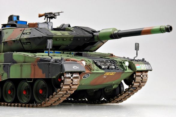 Сборная модель 1/35 немецкий танк Dutch Leopard 2A5/A6NL MBT HobbyBoss 82423