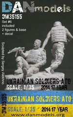 Фигуры 1/35 украинские солдаты, АТО 2014-17г, 2 смоляные фигуры + подставка + декаль DAN Models 35155