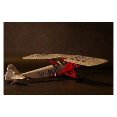 Сборная модель 1/72 самолет RWD-8 Magyar Recon MisterCraft B-45