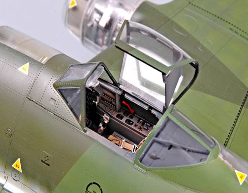 Збірна модель 1/32 винищувач-бомбардувальник Messerchmitt Me 262 A-1a clear edition Trumpeter 02261