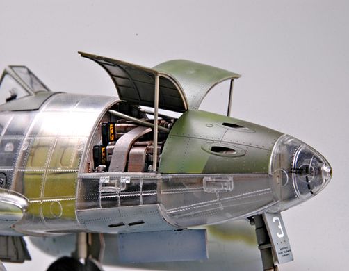 Збірна модель 1/32 винищувач-бомбардувальник Messerchmitt Me 262 A-1a clear edition Trumpeter 02261