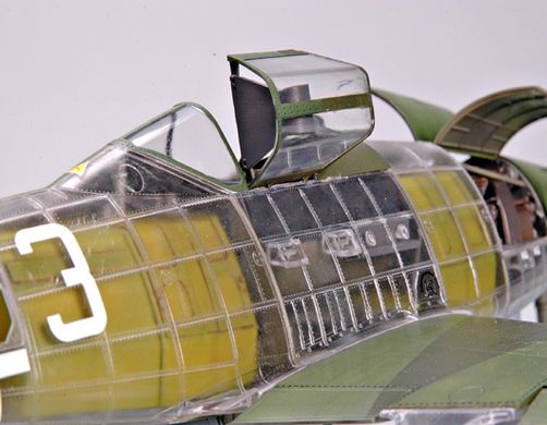 Збірна модель 1/32 винищувач-бомбардувальник Messerchmitt Me 262 A-1a clear edition Trumpeter 02261