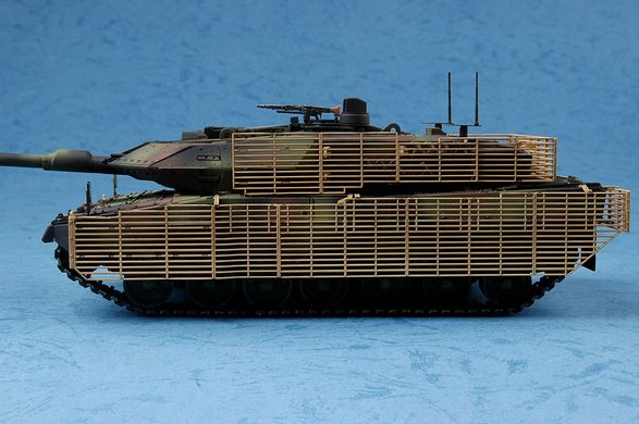 Сборная модель 1/35 танк Leopard 2A6M CAN HobbyBoss 82458