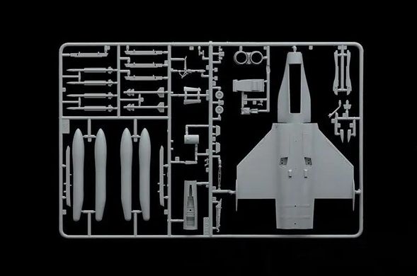 Prefab model 1/72 airplane Rafale M Operations Extérieures 2011 Italeri 1319