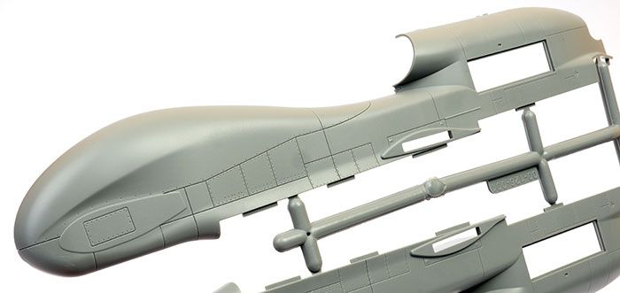 Збірна модель 1/48 безпілотник RQ-4B Global Hawk Kinetic 48084