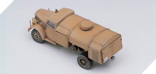Сборная модель 1/72 топливозаправщик и подвозчик патронов GERMAN FUEL TRUCK & SCHWIMM WAG Academy 13401