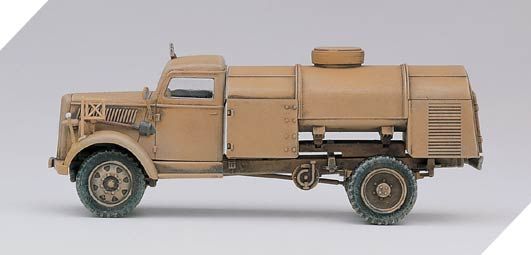 Сборная модель 1/72 топливозаправщик и подвозчик патронов GERMAN FUEL TRUCK & SCHWIMM WAG Academy 13401