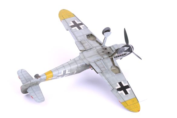 Сборная модель 1/48 винтовой самолет Bf 109G-14 ProfiPack edition Eduard 82118