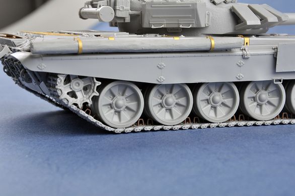 Сборная модель 1/35 сновный боевой танк T-72B3M MBT Trumpeter 09510