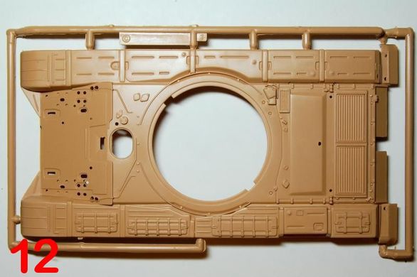 Збірна модель 1/35 САУ GCT 155mm AU-F1 SPH Based on T-72 Hobby Boss 83835