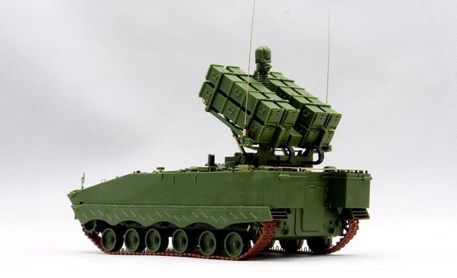 Збірна модель 1:35 багатоцільовий протитанковий ракетний комплекс AFT-10 китайської НВАК Zimi Model ZM35043