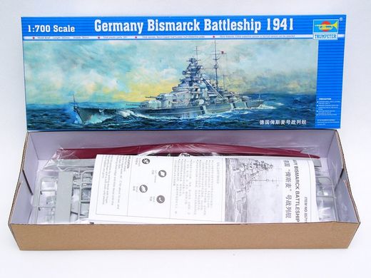 Сборная модель 1/700 немецкий линкор Бисмарк Germany Bismarck Battleship 1941 Trumpeter 05711