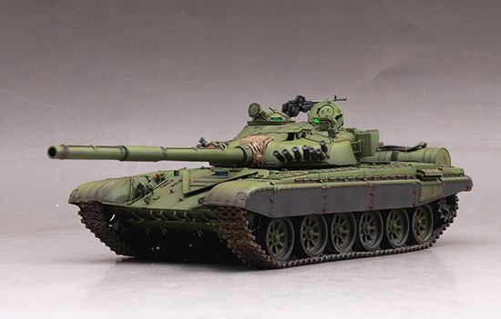 Збірна модель 1/35 тосновний бойовий танк Т-72А мод.1983 Trumpeter 09547