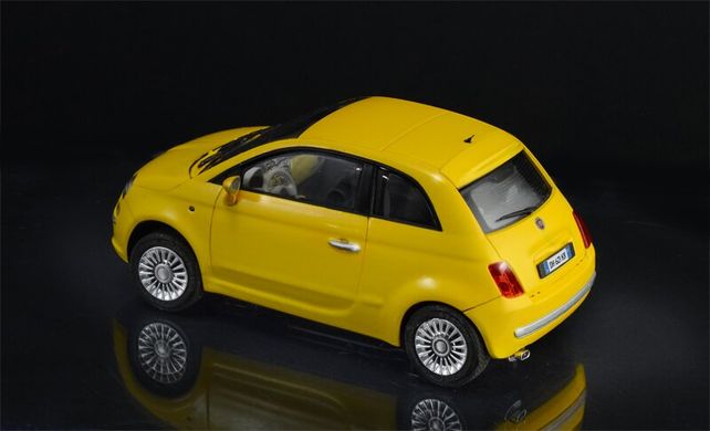 Сборная модель 1/24 автомобиль Fiat 500 2007 г. Italeri 3647