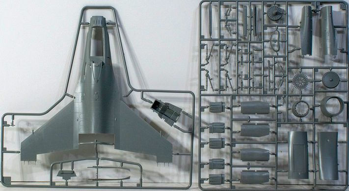 Сборная модель 1/48 реактивный самолет F-16C Block 25/42 USAF Kinetic K48102