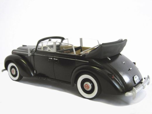 Assembled model 1/35 Admiral convertible, German car with figures of the Second World War I