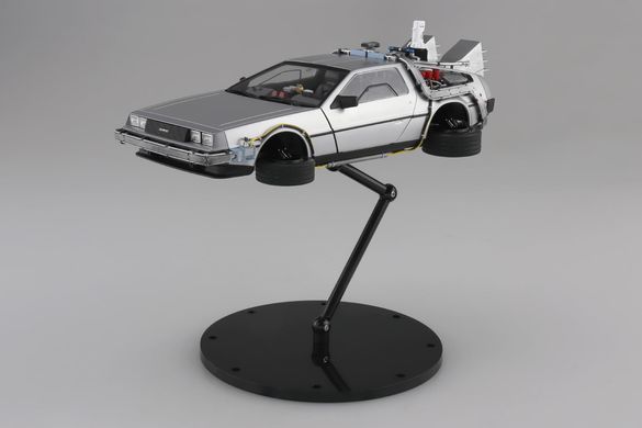 Збірна модель 1:24 автомобіль Timemachine from BACK TO THE FUTURE PartⅡ Aoshima 06437