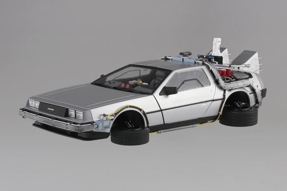 Збірна модель 1:24 автомобіль Timemachine from BACK TO THE FUTURE PartⅡ Aoshima 06437