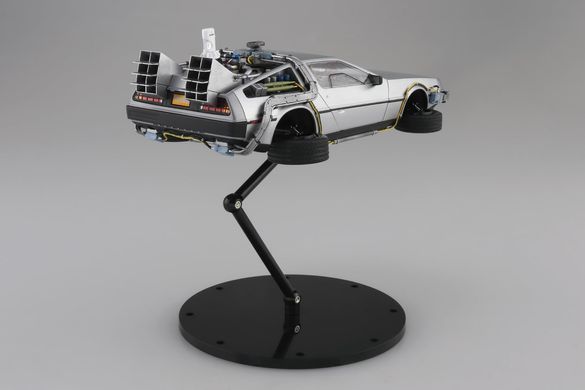 Збірна модель 1:24 автомобіль Timemachine from BACK TO THE FUTURE PartⅡ Aoshima 06437