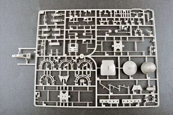 Збірна модель 1/35 зенітно-ракетний комплекс S-300V 9A84 SAM Trumpeter 09520