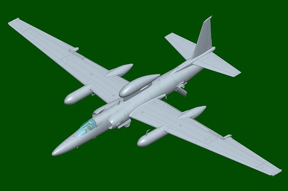 Сборная модель 1/48 высотный самолет-разведчик U-2R Dragon Lady HobbyBoss 81740