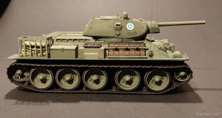 Збірна модель 1/35 радянський середній танк T34/85 мод. 1944 (Преміум-версія) Dragon 6319