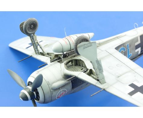 Збірна модель 1/72 гвинтовий літак Focke-Wulf Fw 190A-8 ProfiPack Eduard 70111