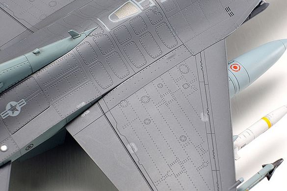 Збірна модель 1/72 реактивний літак Lockheed Martin F-16CJ [Block 50] Fighting Falcon Tamiya 60788