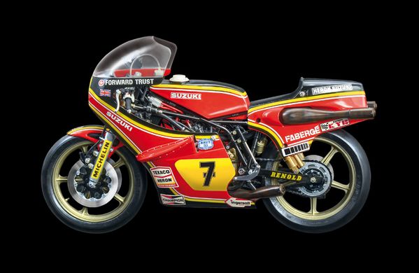 Збірна модель 1/9 мотоцикл Suzuki RG500 XR27 Team Heron - Barry Sheene 1978 Italeri 4644
