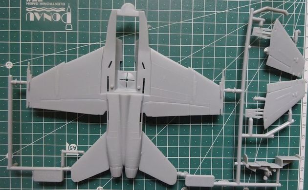 Збірна модель Літака Top Gun Maverick's F / A-18 Hornet Easy Click Revell 04965 1:72