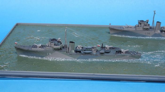 Сборная модель 1/700 эскортный эсминец класса Hunt II ORP Kujawiak 1942 IBG Models 70002
