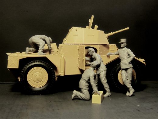 Фигуры 1/35 Французский экипаж бронеавтомобиля (1940 г.) (4 фигуры) ICM 35615