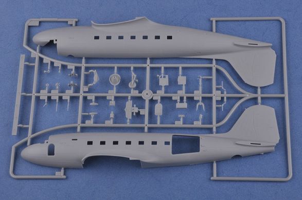Сборная модель военно-транспортного самолета C-47D Skytrain Hobby Boss 87264