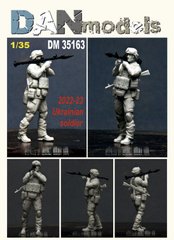 Фігура 1/35 український солдат із гранатометом, Україна 2023 смола DАN Models 35163
