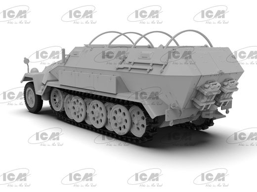 Сборная модель 1/35 Немецкий санитарный бронетранспортер Sd.Kfz.251/8 Ausf.A ICM 35113