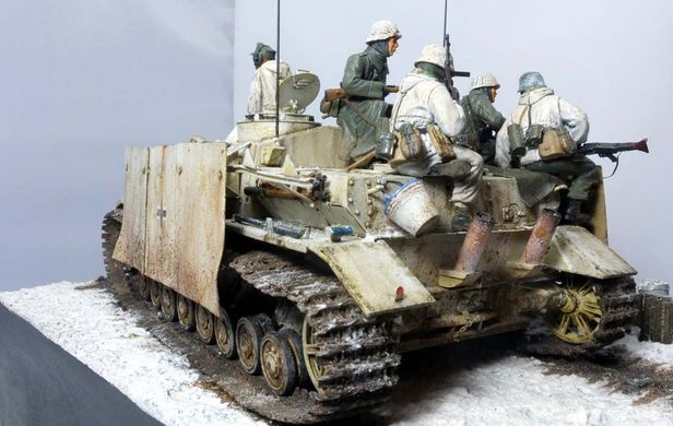 Assembled model 1/35 tank destroyer Sd.Kfz. 167 StuG. IV Early Production with Zimmerit Dragon 6615